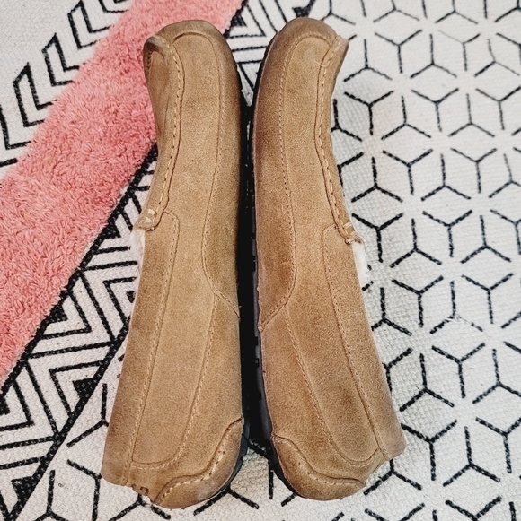 UGG Ascot Slipper in Tan, sz 11 - Picture 14 of 16